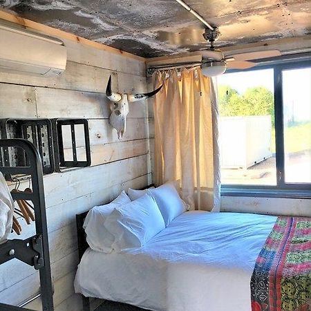 Flophouze Shipping Container Hotel - Houze 5 Round Top Ngoại thất bức ảnh